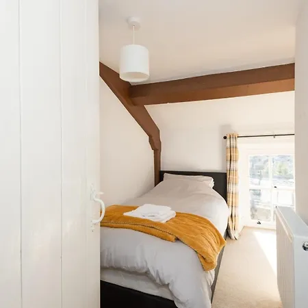 Holiday home Charming 3bd In Town Centre *
