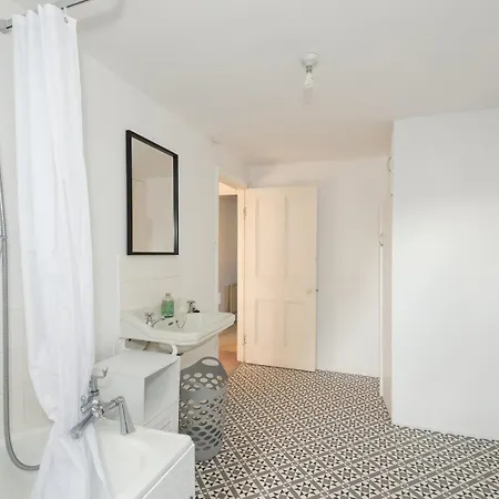 Holiday home Charming 3bd In Town Centre *