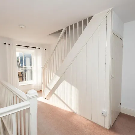 Holiday home Charming 3bd In Town Centre *