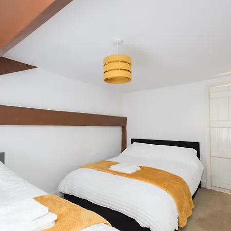 Holiday home Charming 3bd In Town Centre *